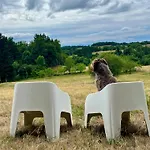 Avec Entree Independante Sur Un Domaine De 9ha Avec Vue * Vollore-Ville