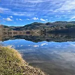 Avec Entree Independante Sur Un Domaine De 9ha Avec Vue アパート