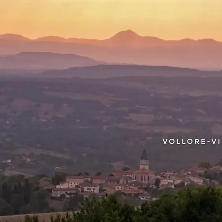 Avec Entree Independante Sur Un Domaine De 9ha Avec Vue Vollore-Ville