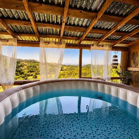 Avec Entrée Indépendante Sur Un Domaine De 9ha Avec Vue Appartement *