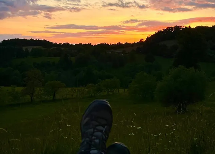 Avec Entree Independante Sur Un Domaine De 9ha Avec Vue *